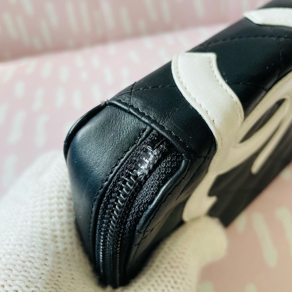 CHANEL LOGO LAMBSKIN ZIP AROUND CLUTCH POUCH COSMETIC WRISTLET RARE - FIRM PRICE - Picture 6 of 14